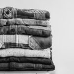 Stapel gefalteter T-Shirts