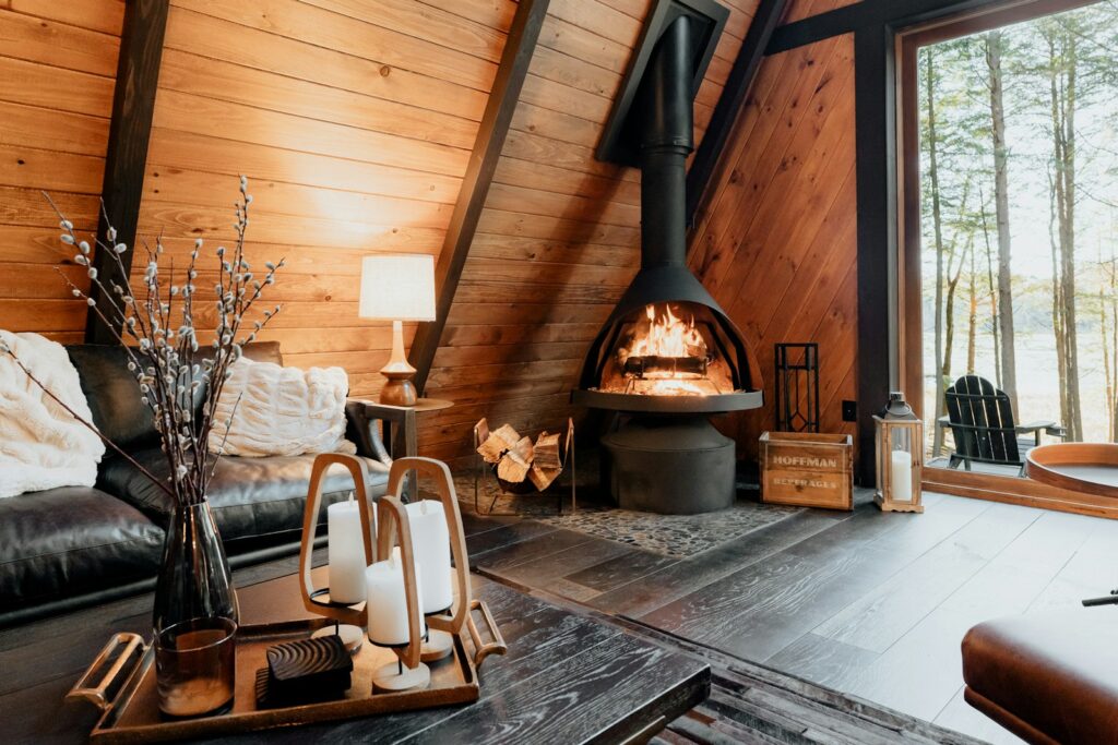 Gemütliches Wohnzimmer mit Kamin