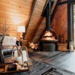 Gemütliches Wohnzimmer mit Kamin